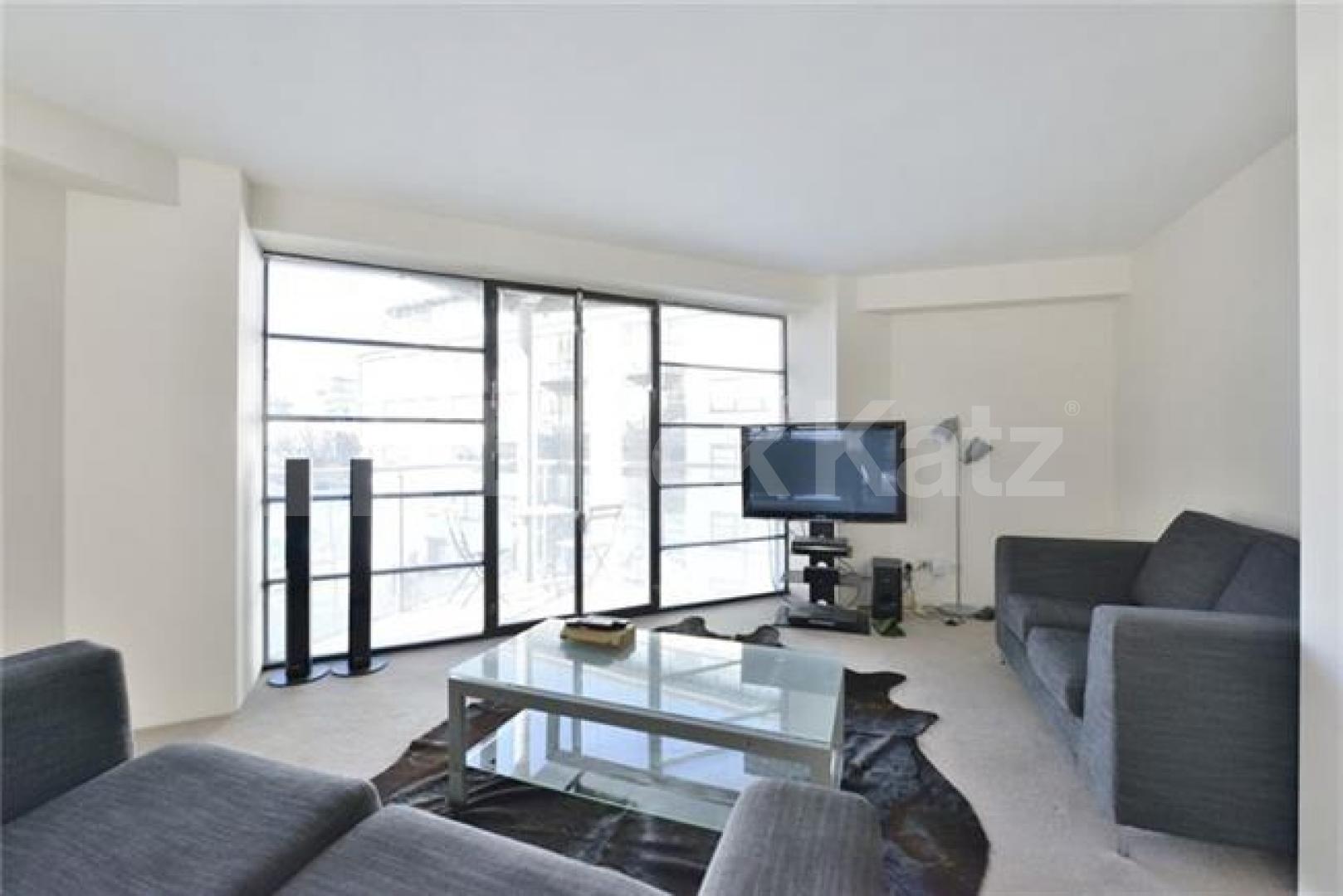 			STUNNING APARTMENT IN A PORTED DEVELOPMENT IN KING'S CROSS, 2 Bedroom, 1 bath, 1 reception Apartment			 Ice Wharf, KINGS CROSS